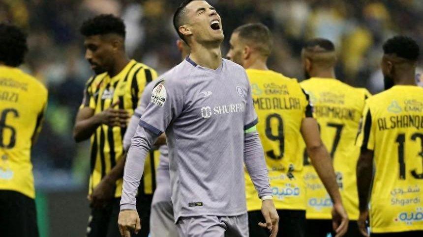 皇冠体育官方入口-费迪南德点出C罗在沙特的最大心魔：无冠恐成职业生涯遗憾