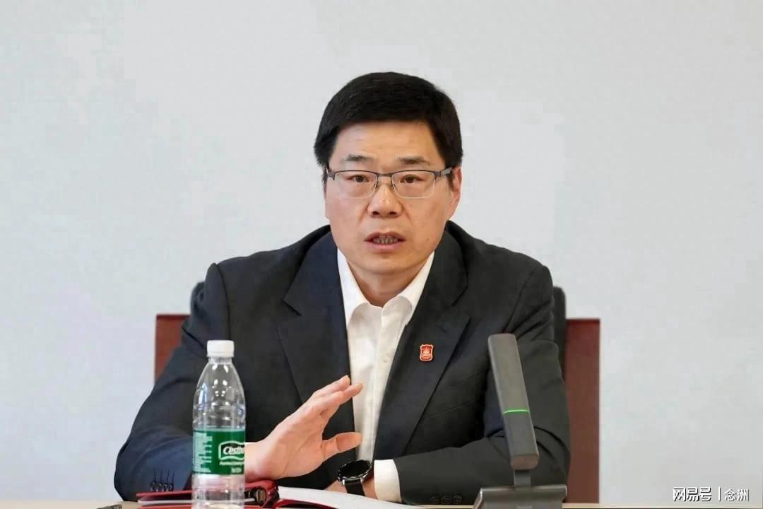 皇冠体育-压力太大！中国篮协主席在更衣室哭了 郭士强拥抱安慰 球员拍肩膀